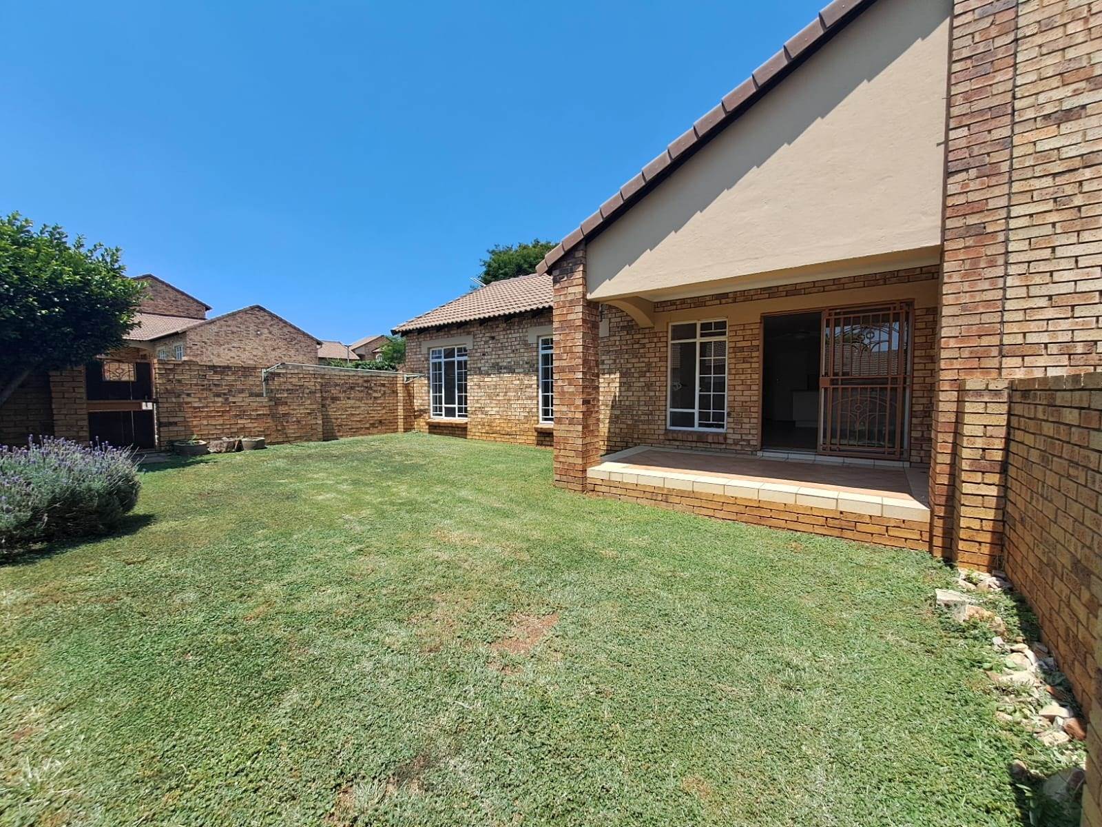 3 Bed Townhouse in Mooikloof Ridge photo number 22