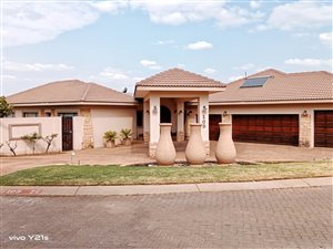 4 Bed House in Bronkhorstbaai