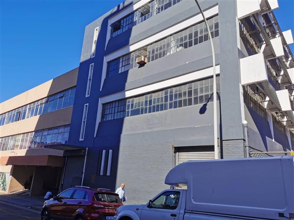 330 m² Industrial space 330 m² Industrial space
