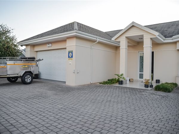 4 Bedroom House 4 Bedroom House