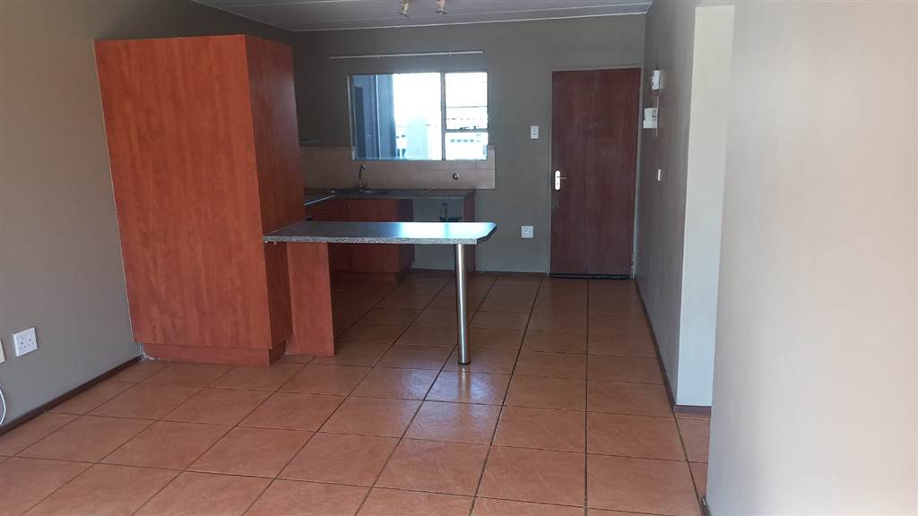 2 Bed Apartment in Kleinfontein photo number 2