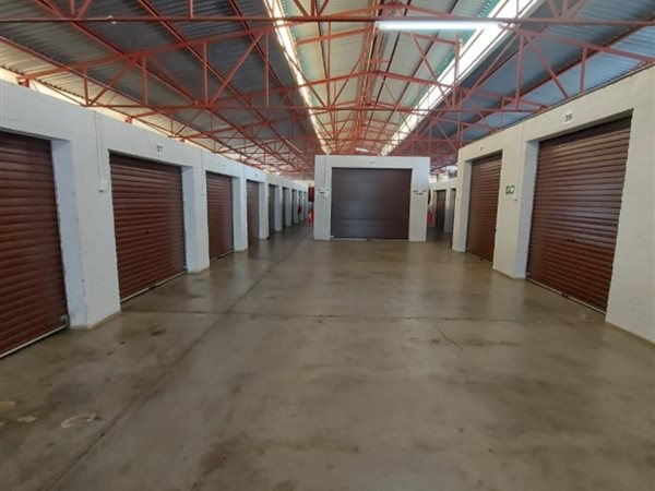 3 000  m² Commercial space