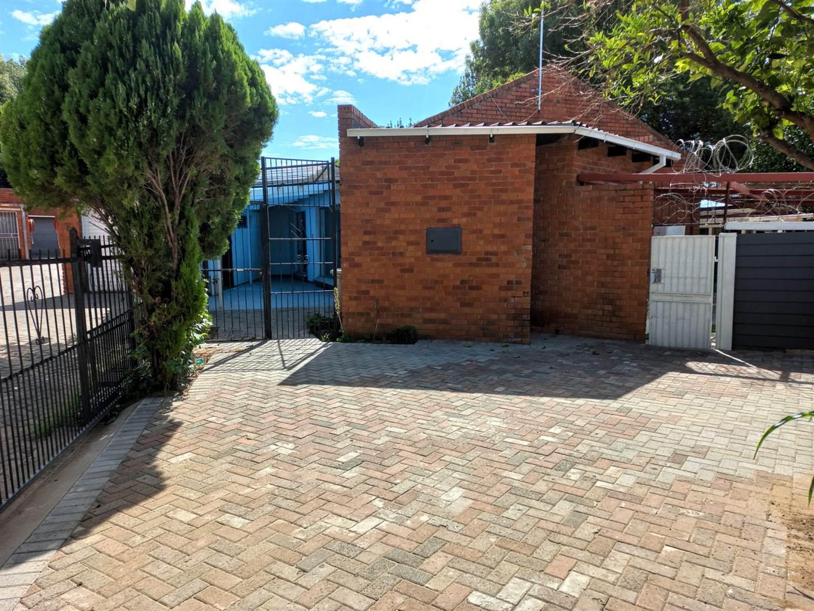 3 Bed Townhouse in Bloemfontein photo number 10