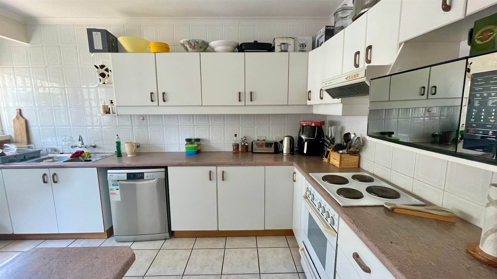 3 Bed Townhouse in Umtentweni photo number 6