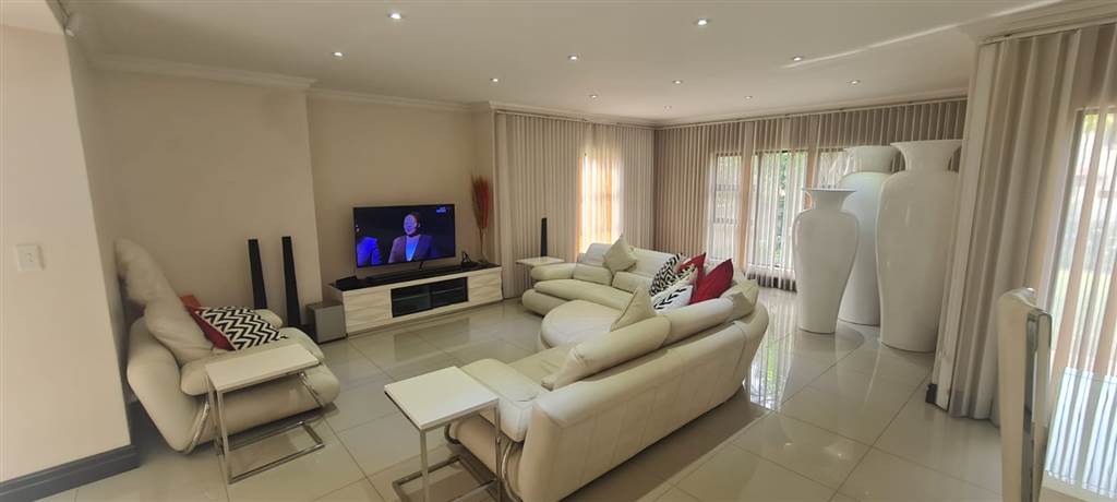 6 Bed House in Zambezi Country Estate photo number 11