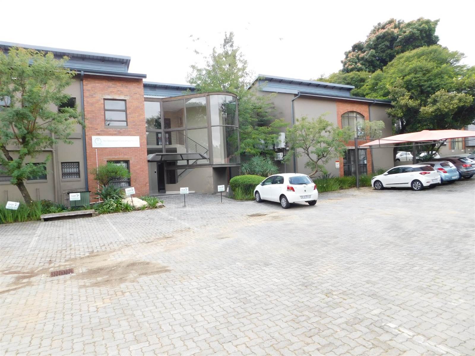 330  m² Commercial space in Randpark Ridge photo number 2