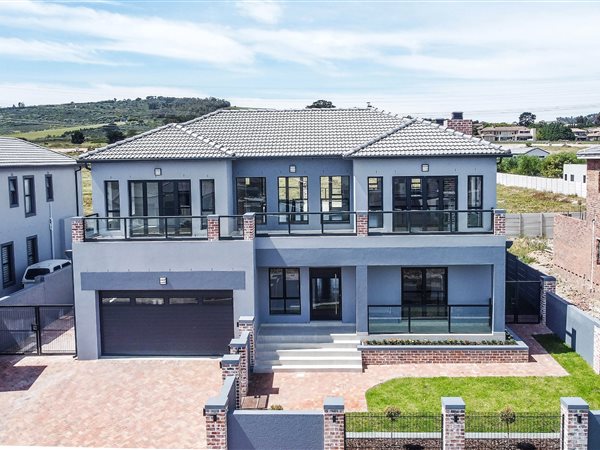 4 Bedroom House 4 Bedroom House