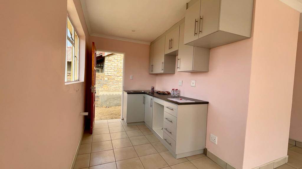 2 Bed House in Randfontein photo number 6