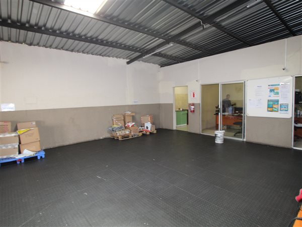 883  m² Industrial space in Modimolle