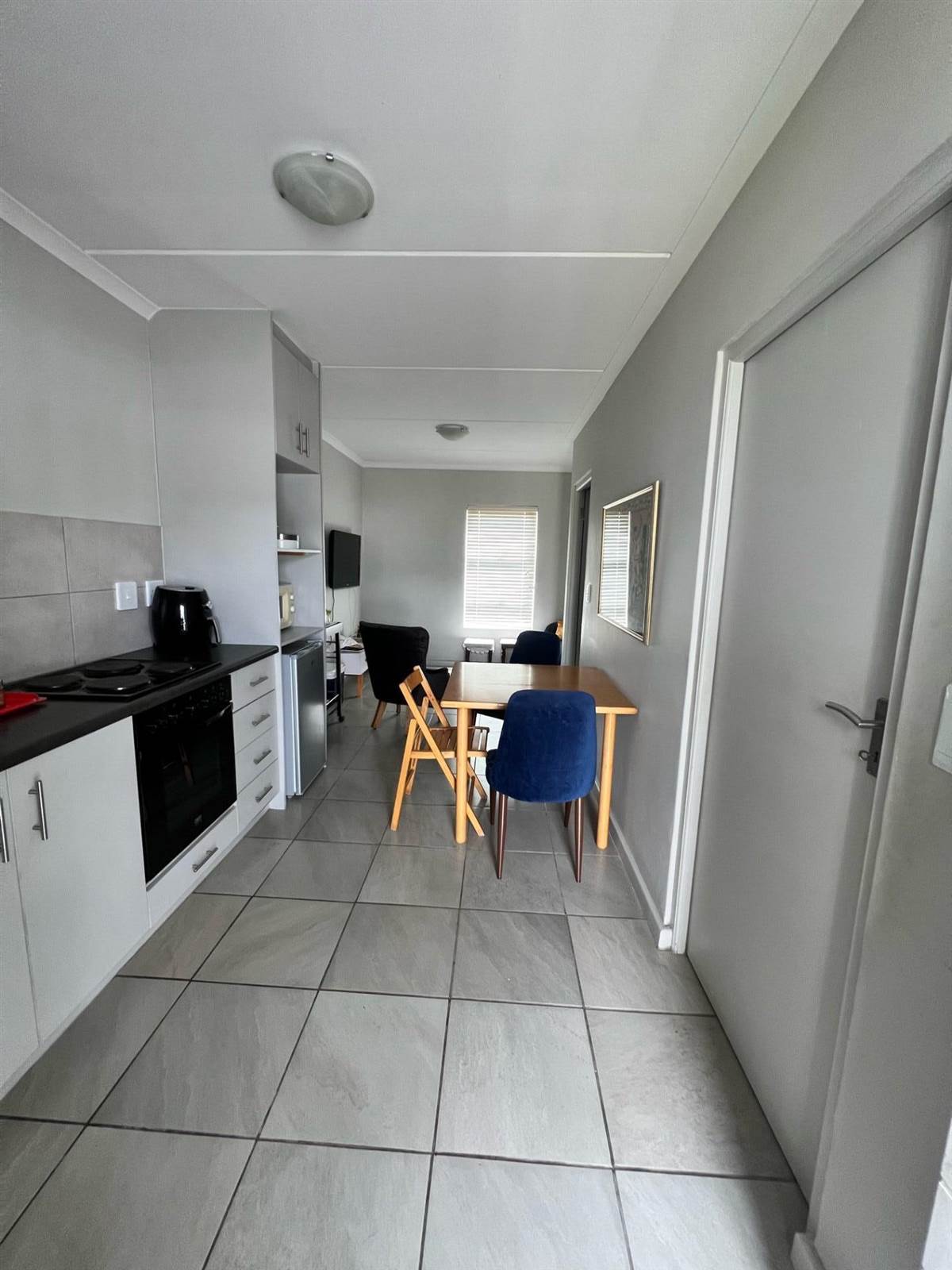 1 Bed Apartment in Klein Parys photo number 7