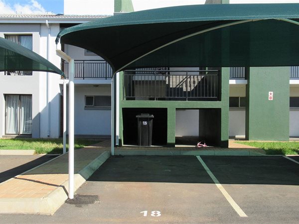 2 Bed Townhouse in Protea Glen