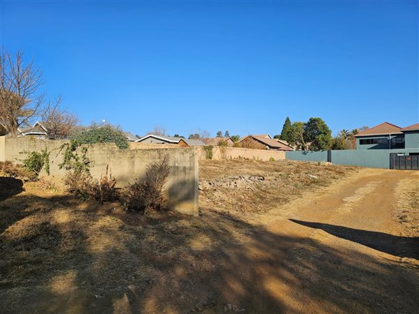 715 m² Land