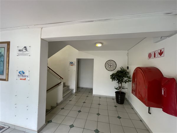 105  m² Commercial space in Kloof