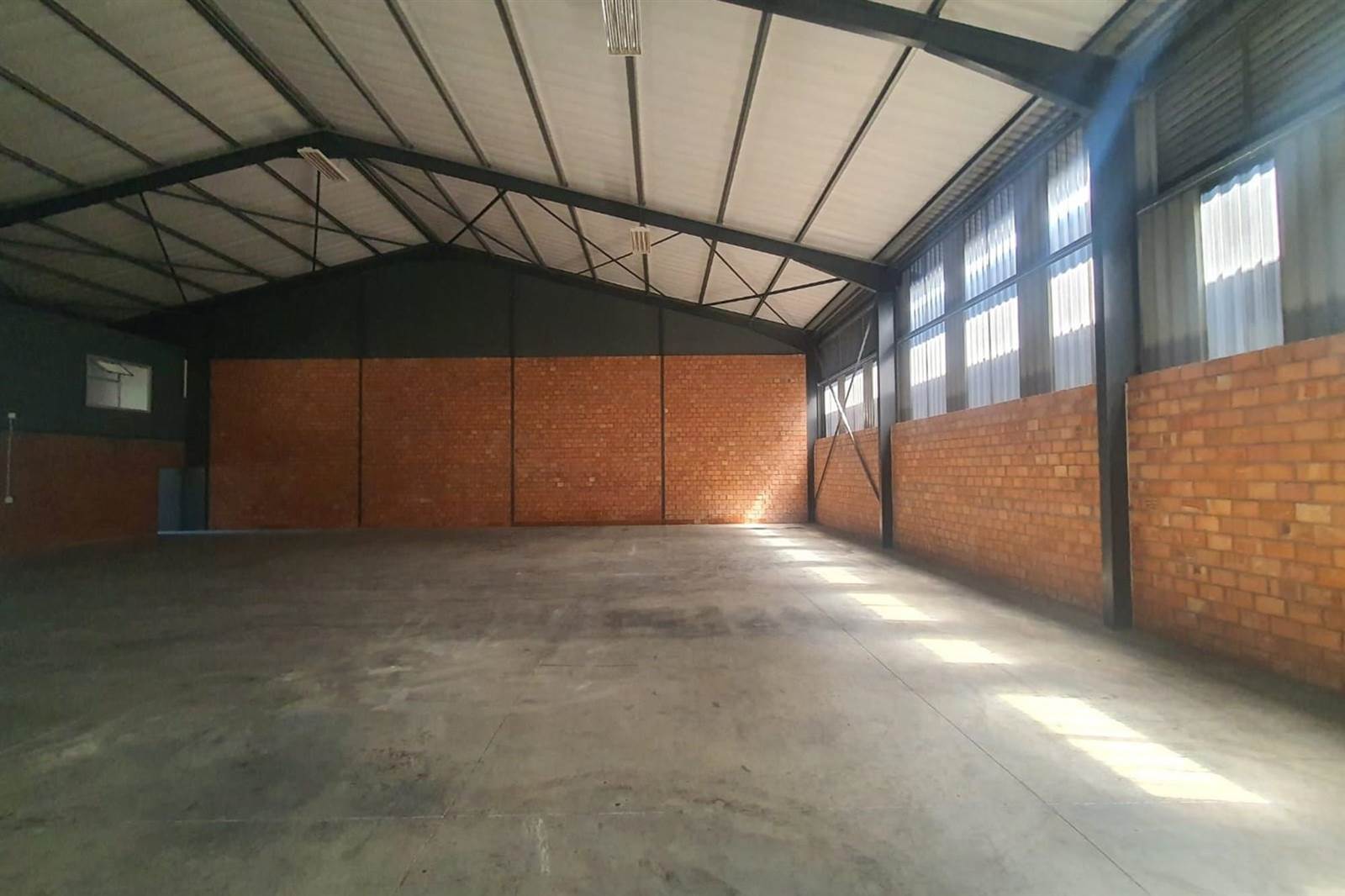 691  m² Industrial space in Greenbushes photo number 2
