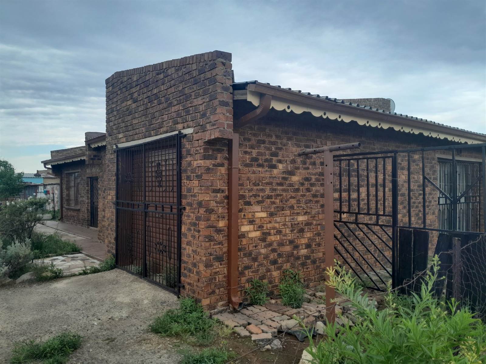 4 Bed House in Kwa Thema photo number 5