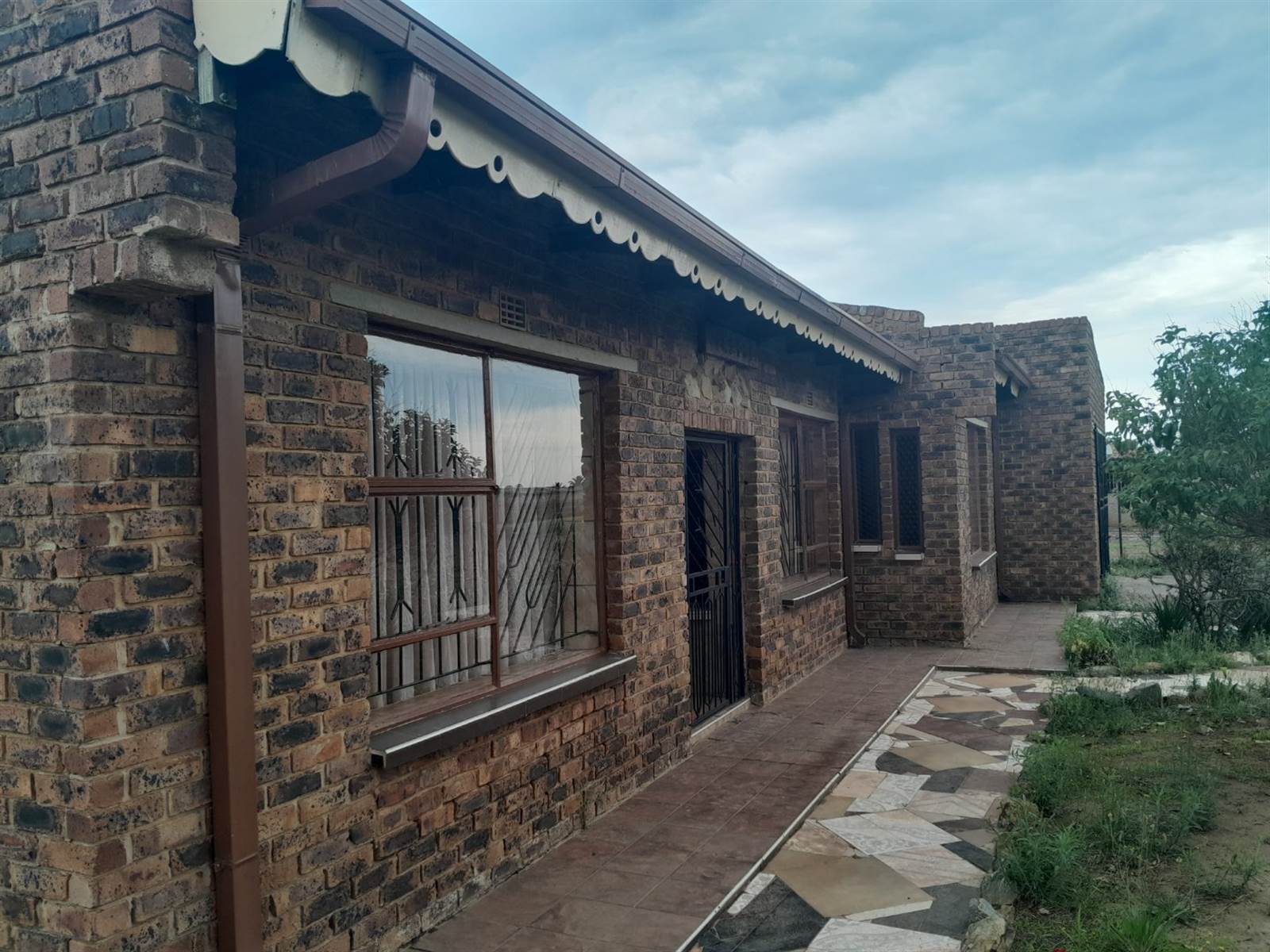 4 Bed House in Kwa Thema photo number 8