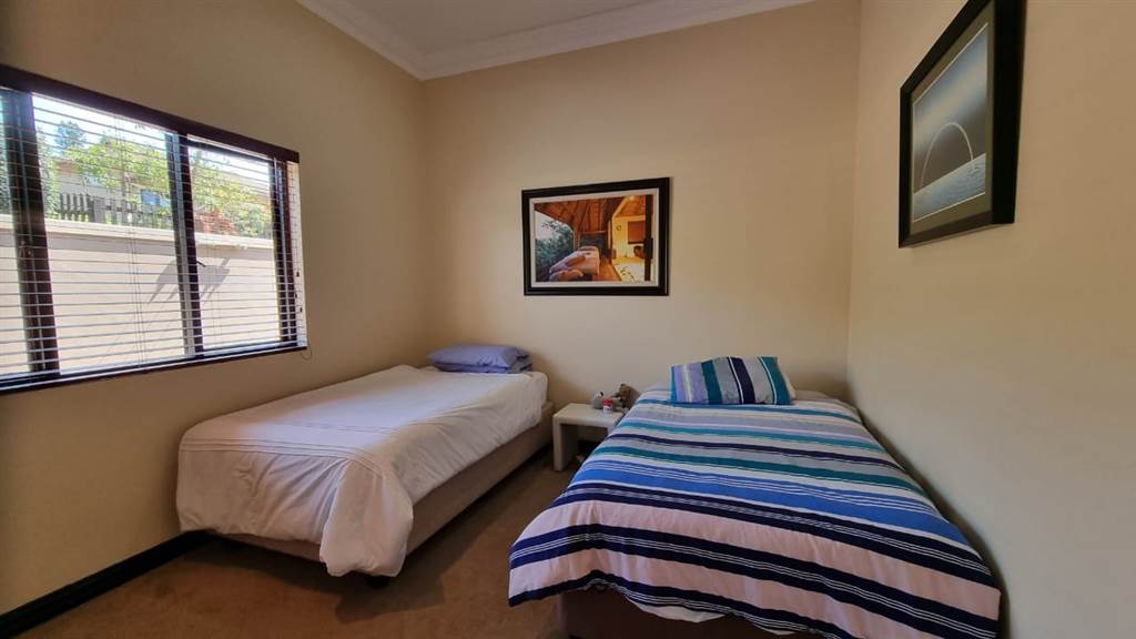 4 Bed Townhouse in Camperdown photo number 25