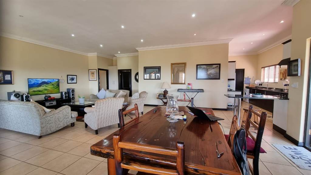 4 Bed Townhouse in Camperdown photo number 4