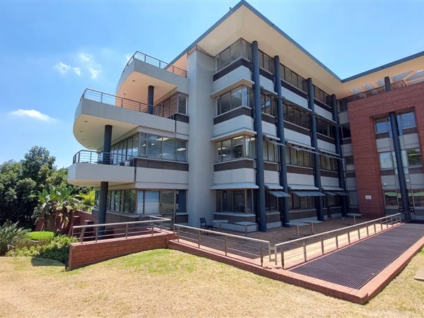 843  m² Commercial space in Woodmead