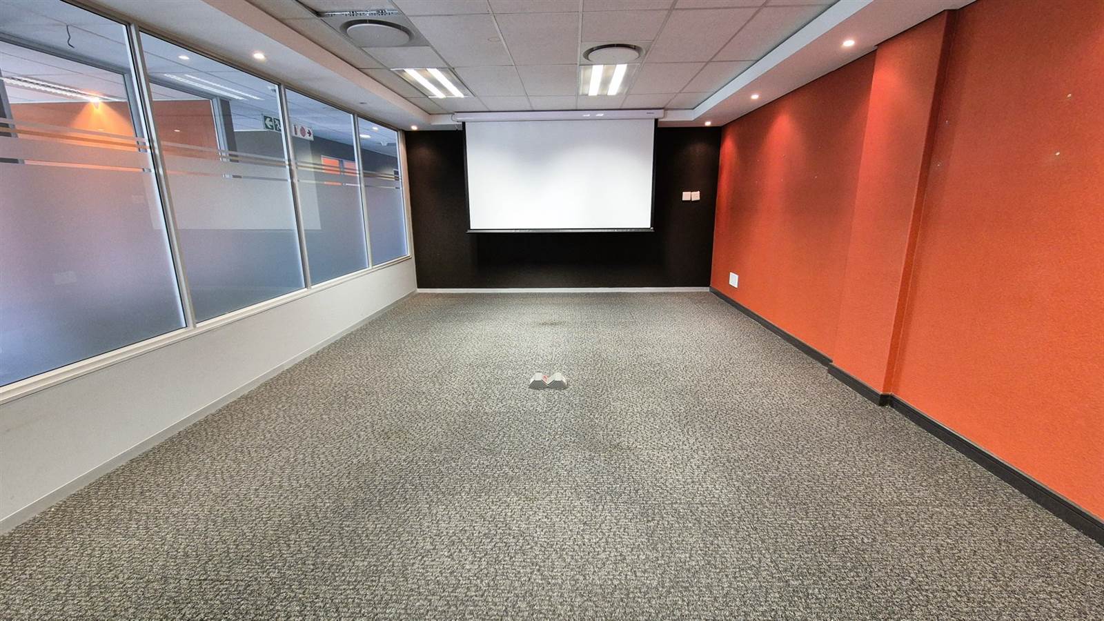 1730  m² Office Space in Menlyn photo number 11