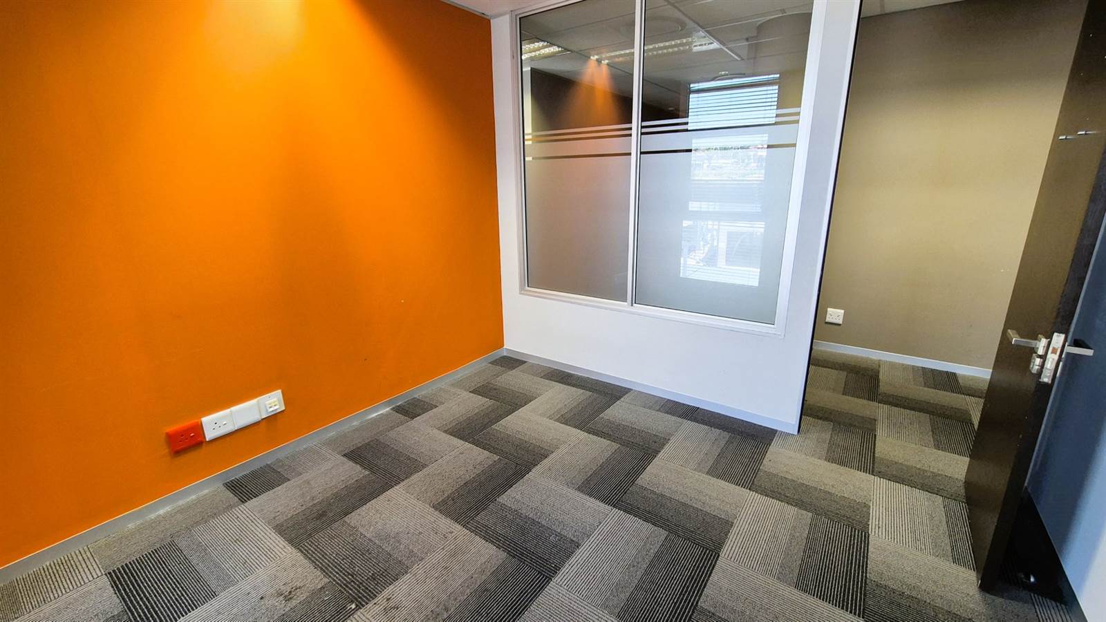 1730  m² Office Space in Menlyn photo number 21