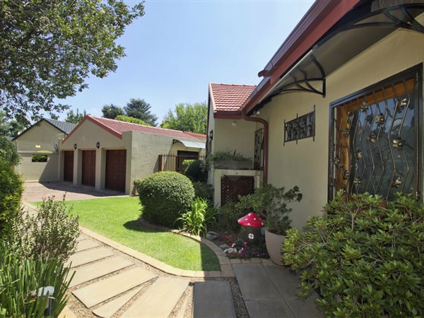 4 Bed House in Elma Park