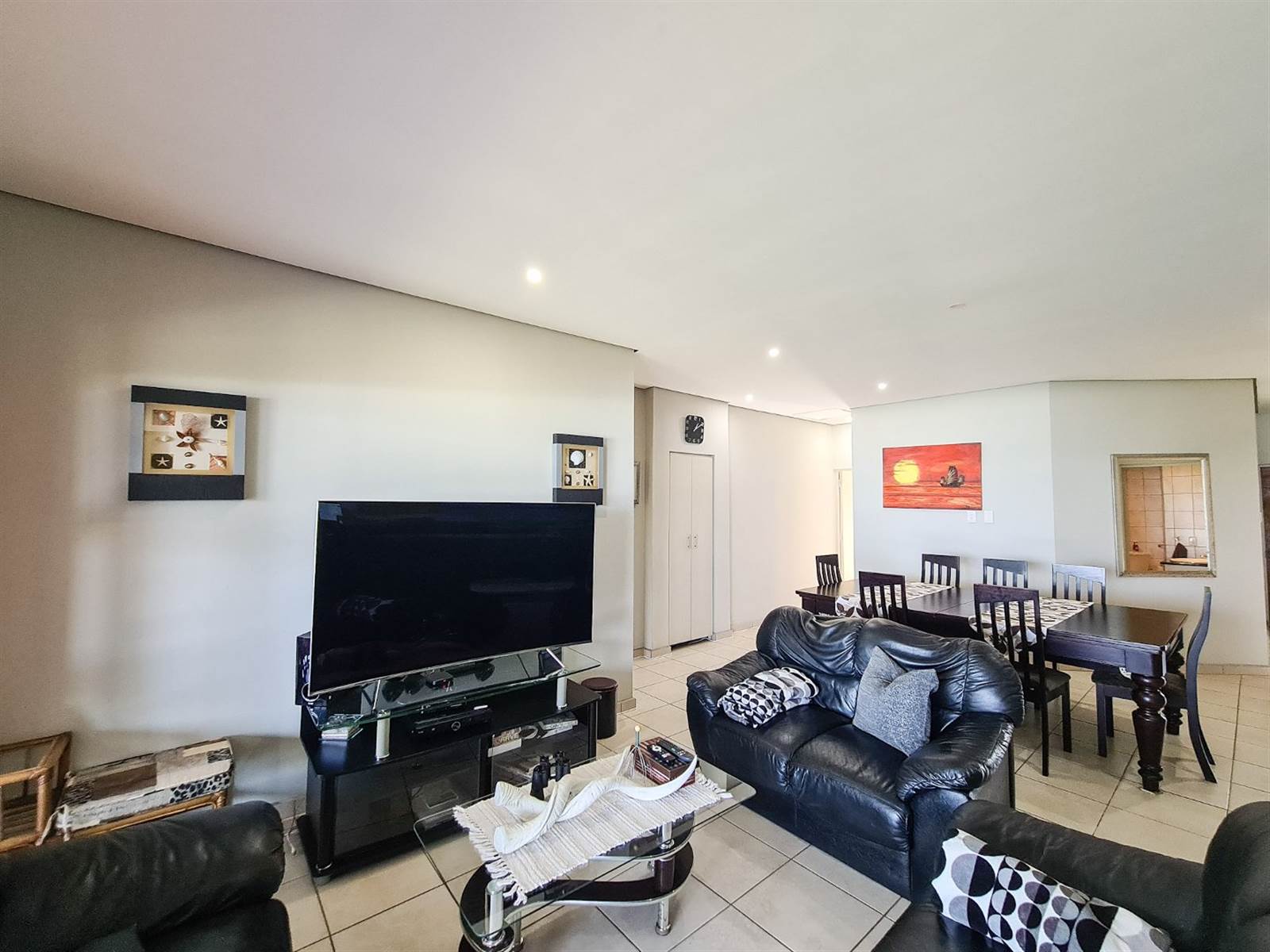 4 Bed Penthouse in Shelly Beach photo number 8