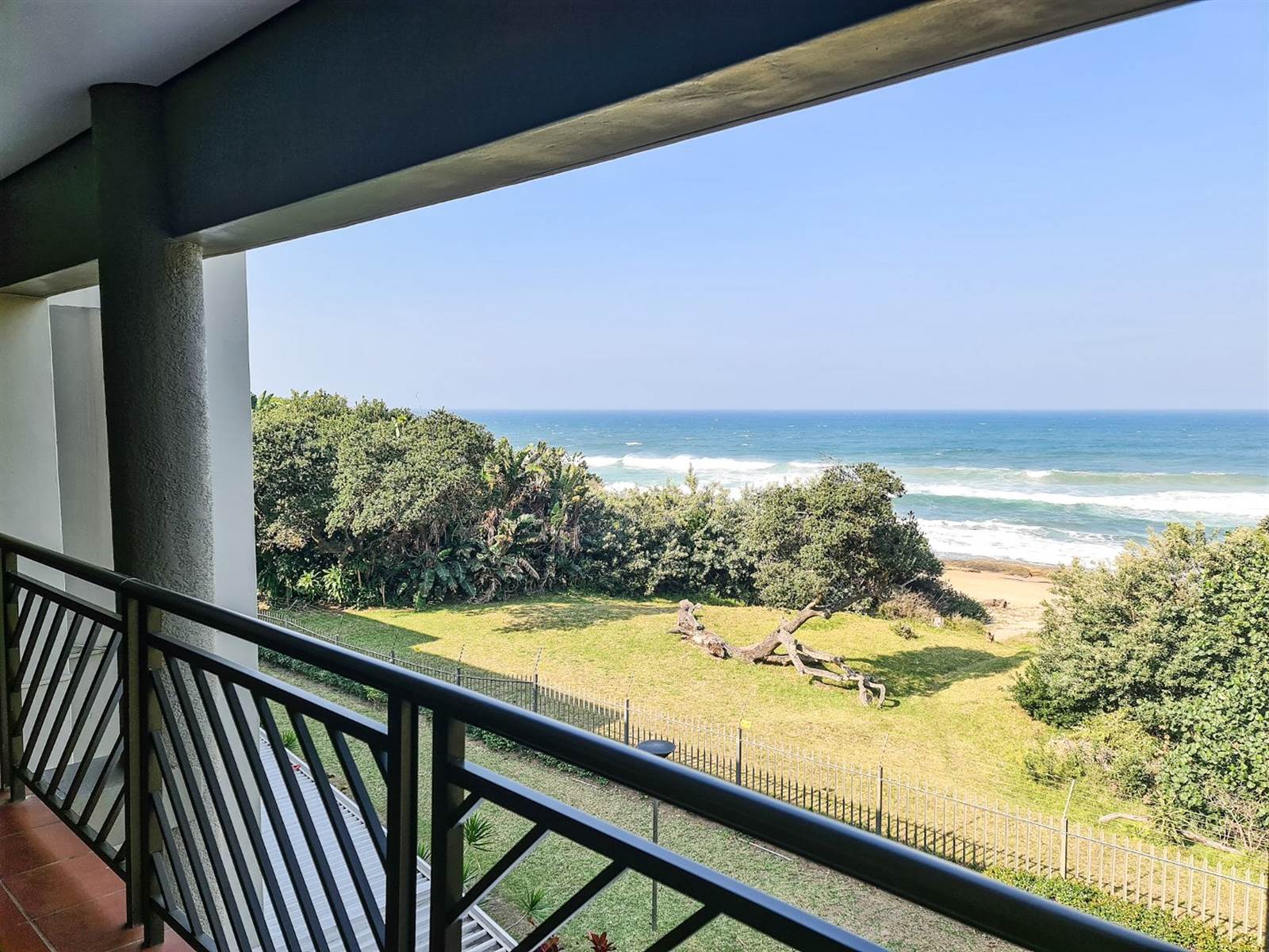 4 Bed Penthouse in Shelly Beach photo number 1