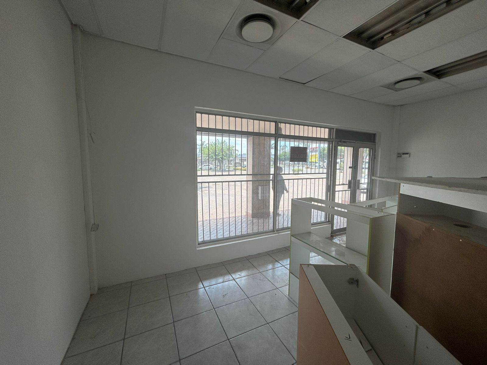83  m² Commercial space in Florida photo number 9