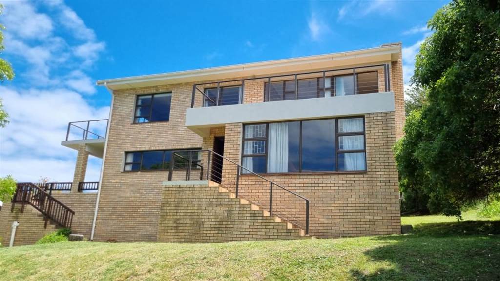 4 Bed House in Herolds Bay photo number 4