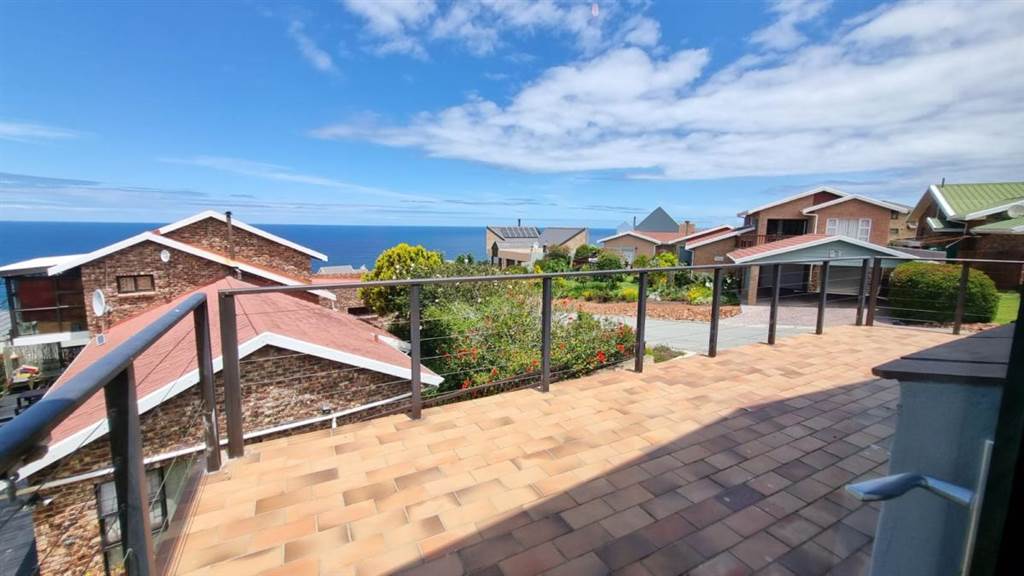 4 Bed House in Herolds Bay photo number 18