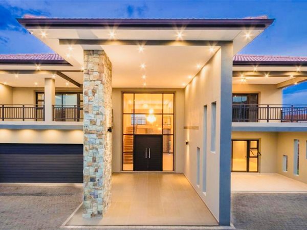 4 Bedroom House 4 Bedroom House