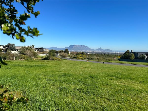 992 m² Land available in Baronetcy Estate
