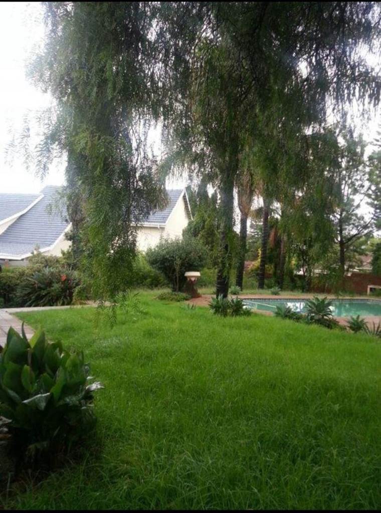 1950 m² Land available in Waterkloof photo number 3