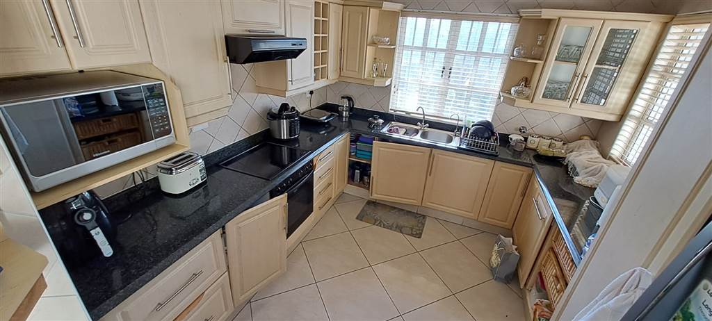 3 Bed Townhouse in Ramsgate photo number 5