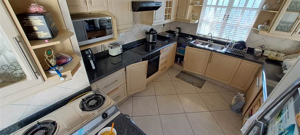 3 Bed Townhouse in Ramsgate photo number 4