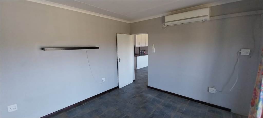 3 Bed House in Kaysers Beach photo number 10