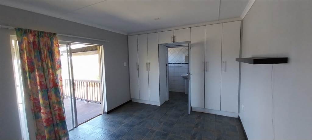 3 Bed House in Kaysers Beach photo number 8