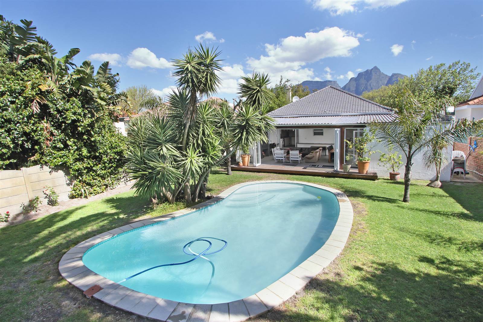 3 Bed House in Rondebosch photo number 1