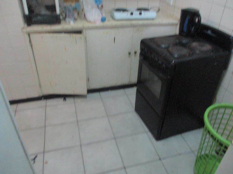 1.5 Bed Flat in Durban CBD photo number 9