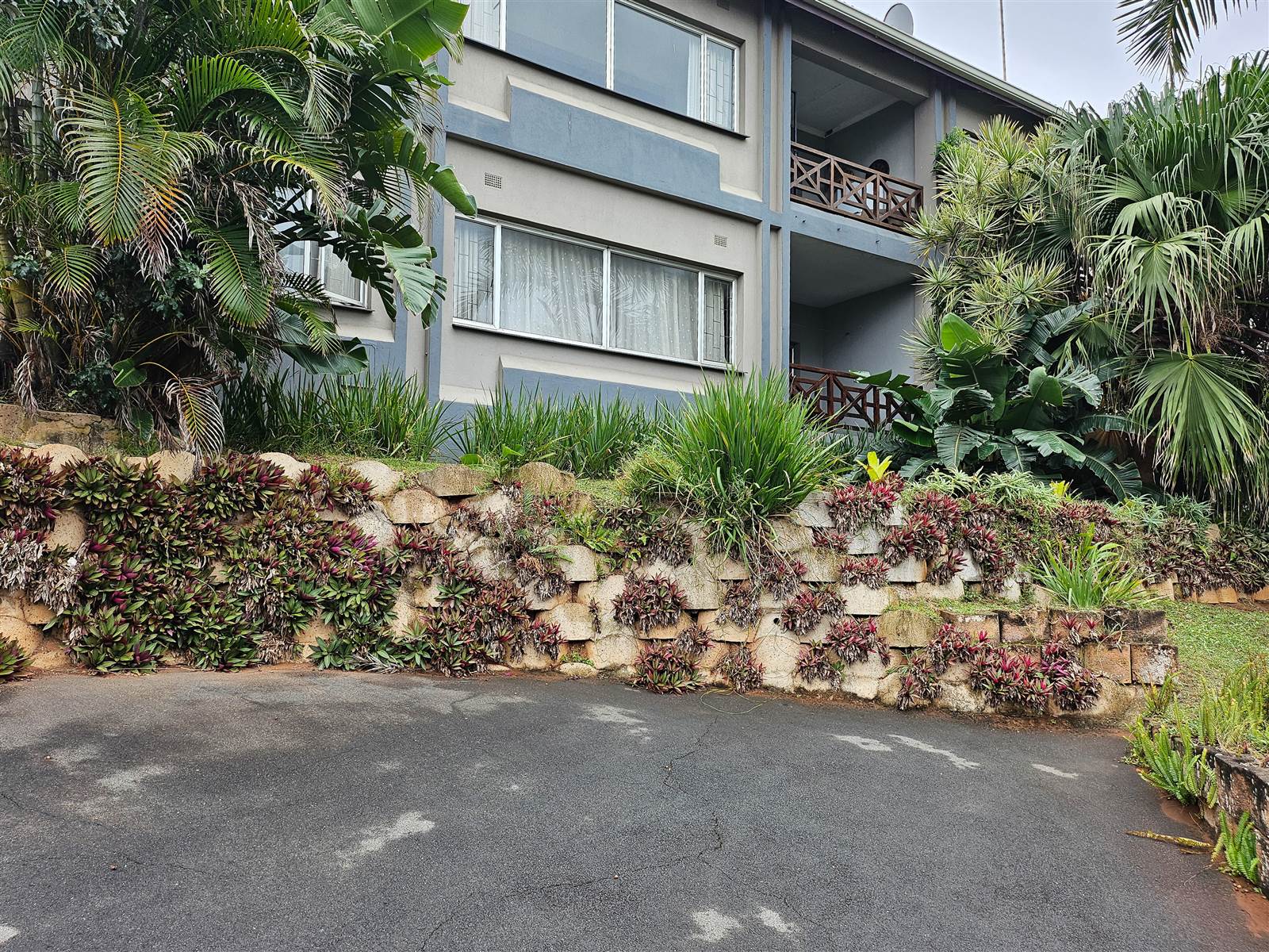 1 Bed Apartment in Doonside photo number 1