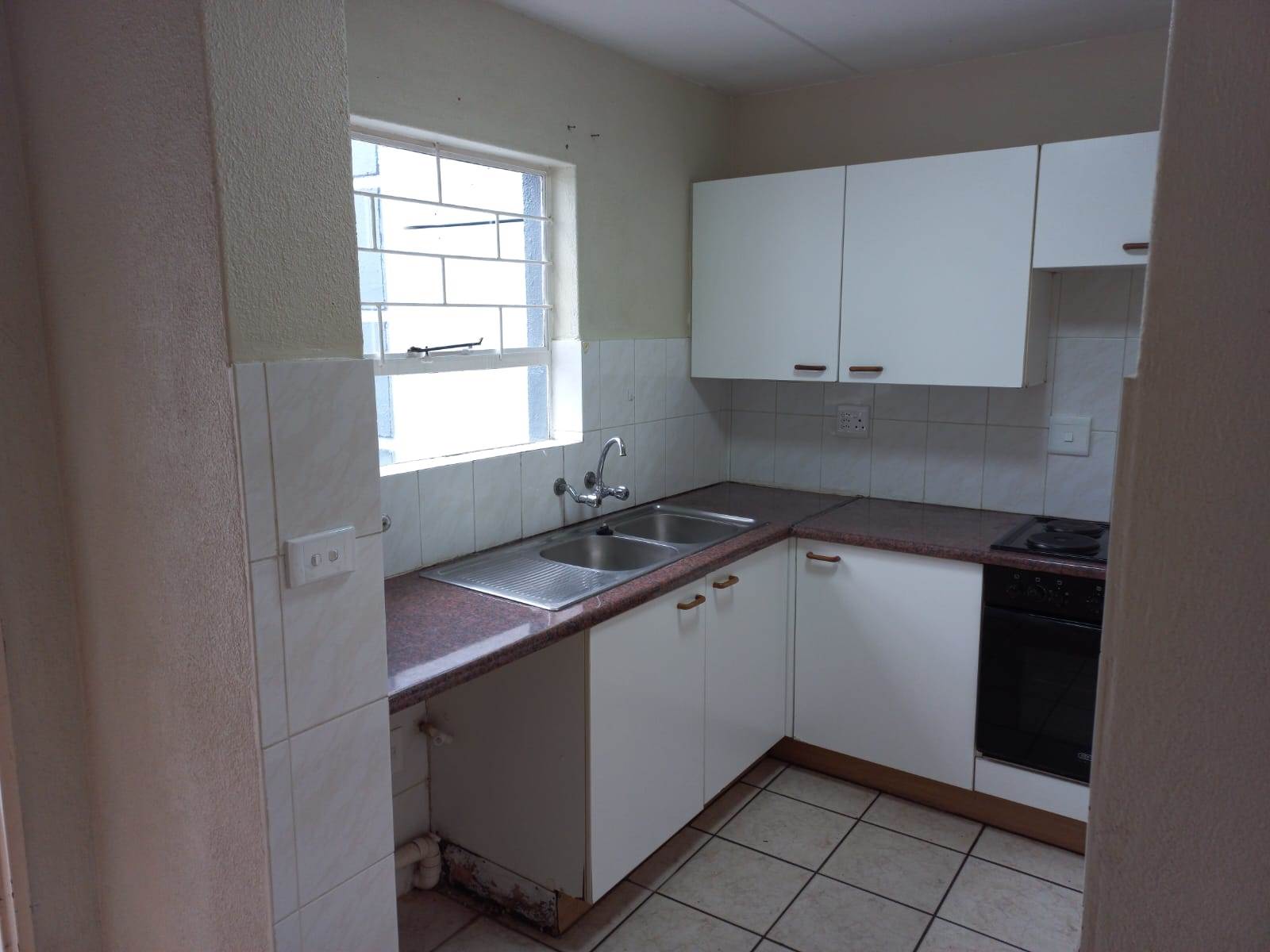 2 Bed Simplex in Morninghill photo number 5