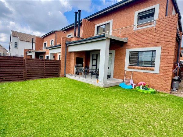 3 Bedroom Townhouse 3 Bedroom Townhouse