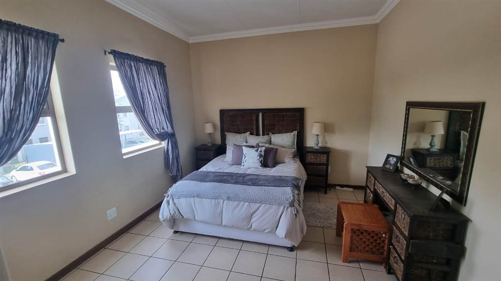 3 Bed Apartment in Waterval East photo number 5