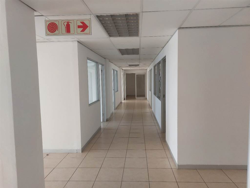 247  m² Office Space in Kyalami photo number 10