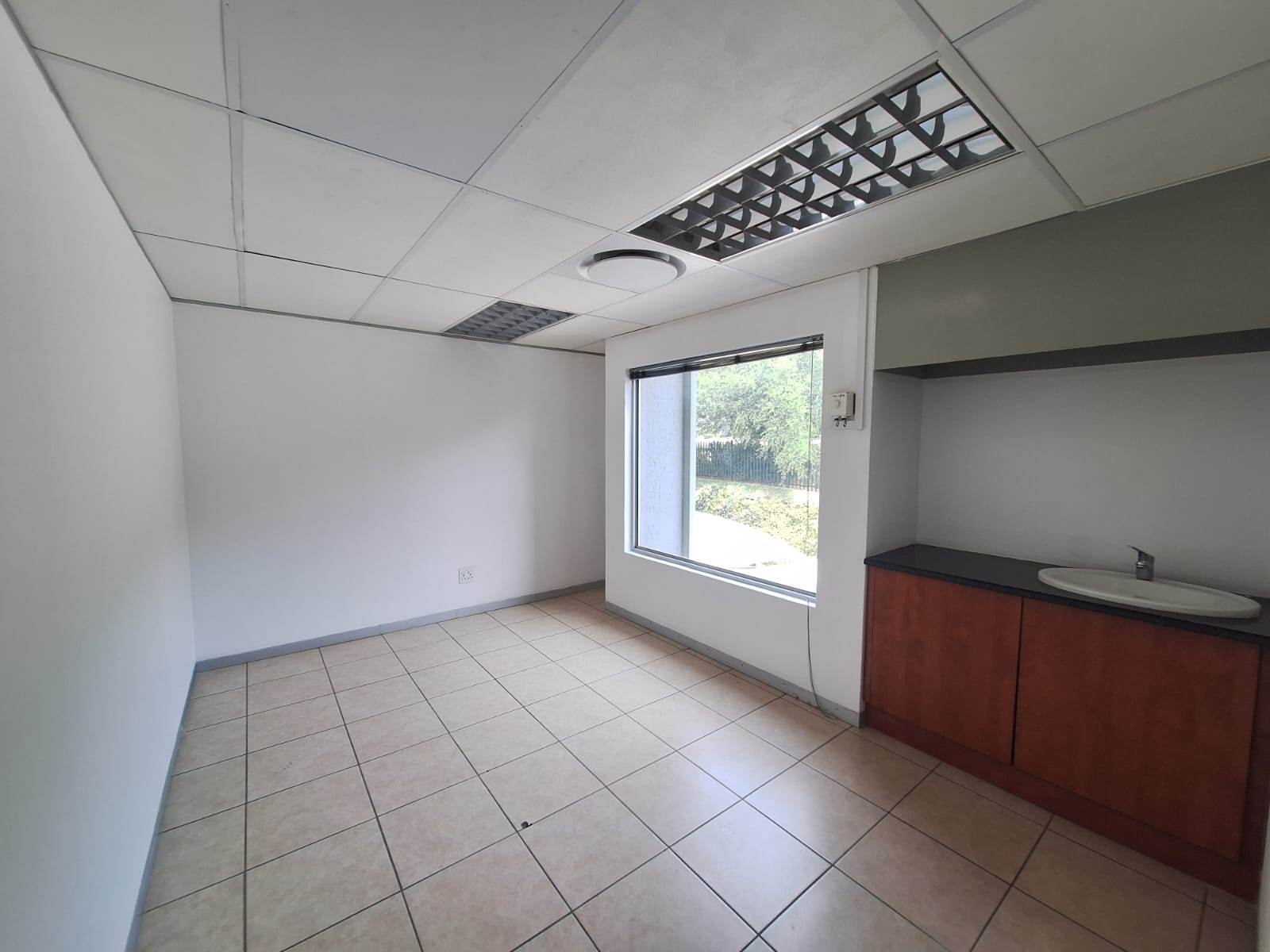 247  m² Office Space in Kyalami photo number 13