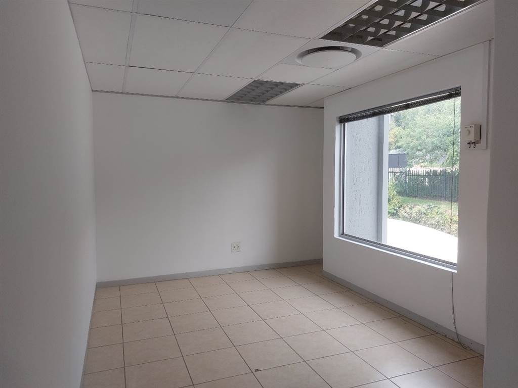 247  m² Office Space in Kyalami photo number 6