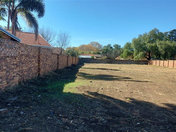 350 m² Land available in Modder East