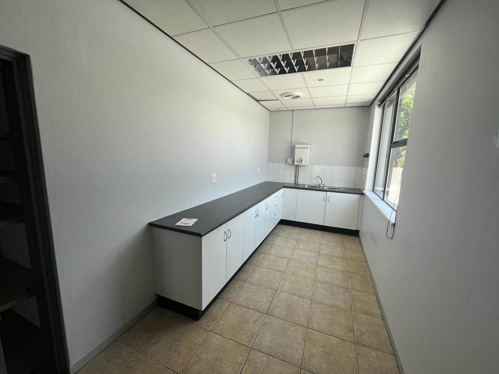 400  m² Commercial space in Parktown photo number 17
