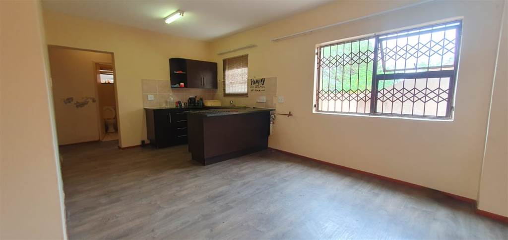 3 Bed Apartment in Ivydale photo number 8